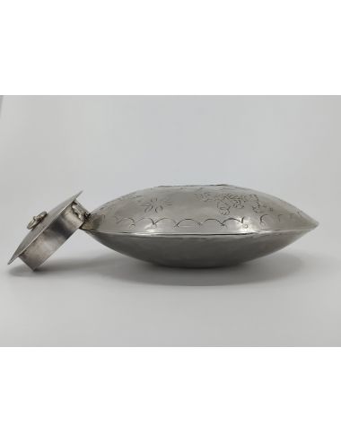Indie old tin bowl