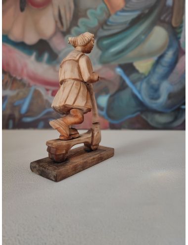 drewniana figurka drewno figura rzeźba