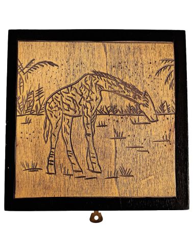 Szkatułka drewniana z ręcznie rzeźbionym motywem żyrafy Afryka